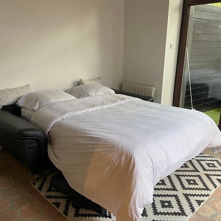 Studio Duplex Avec Spa Et Cour Privee Bonnelles Exterior foto