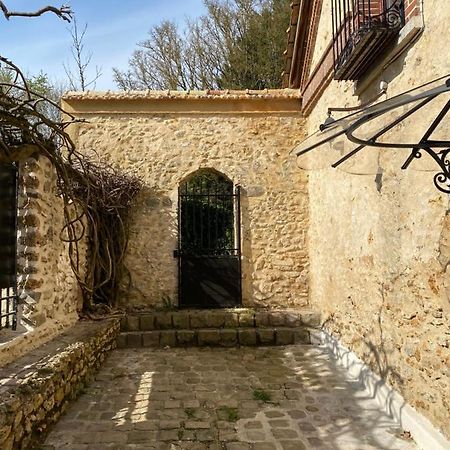Studio Duplex Avec Spa Et Cour Privee Bonnelles Exterior foto